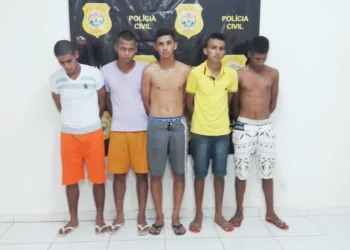 Cinco são presos suspeitos de tentar matar adolescentes a tiros em bar