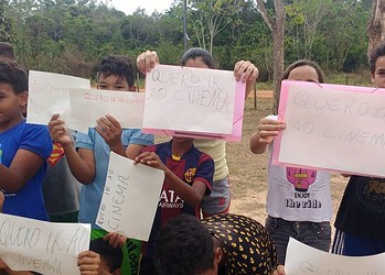 Professora lança campanha para arrecadar fundos e levar crianças carentes ao cinema