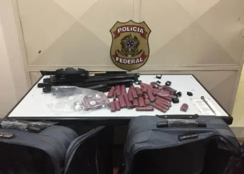 Peruanos são presos tentando despachar malas com cocaína em agência dos Correios