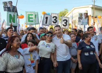 Em caminhada no São Francisco, Ney Amorim é recebido com festa pela população