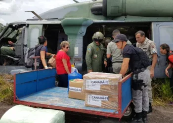 FAB cumpre missão de levar mesários, urnas e policiais às seções isoladas no Acre