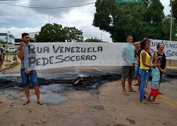 Moradores queimam pneus, interditam rua e pedem melhorias no bairro Habitasa