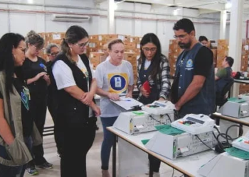 Verificação de sistemas encerra preparação das urnas eletrônicas no Acre