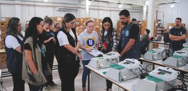 Verificação de sistemas encerra preparação das urnas eletrônicas no Acre