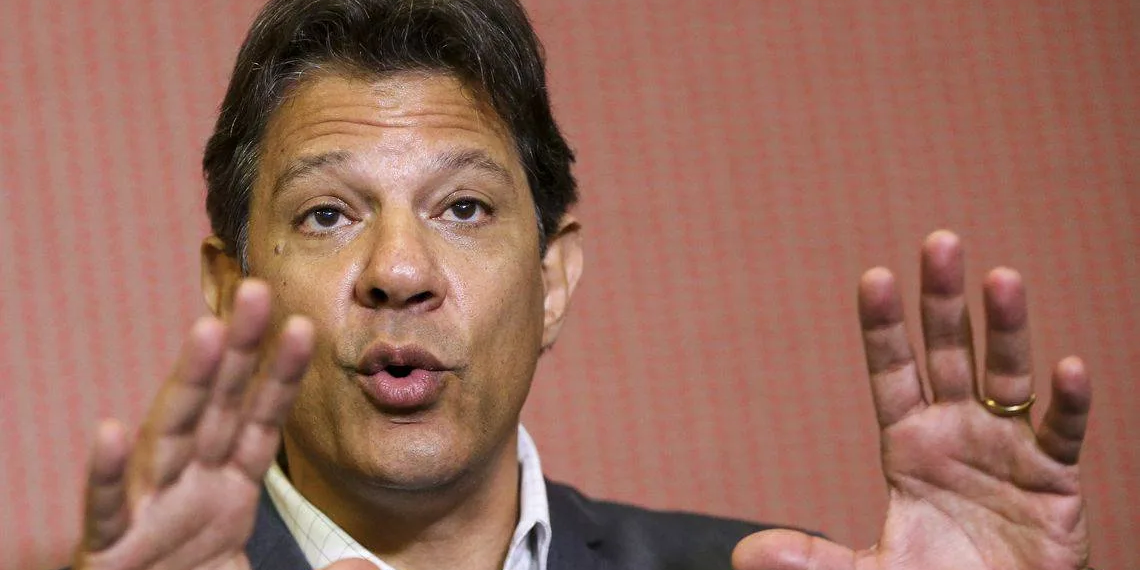 O candidato do PT à Presidência da República, Fernando Haddad, durante entrevista coletiva após encontro com dirigentes da Conferência Nacional dos Bispos do Brasil (CNBB), em Brasília.