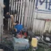 Suspeitos de matar três adolescentes aparecem em vídeo torturando morador de bairro dois dias após o crime — Foto Reprodução