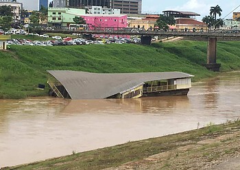 Bar Flutuante pode ter afundado devido a problemas em boias de sustentação