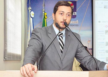 “Temos que verificar o porquê do médico brasileiro não querer ir trabalhar no interior”, declara Emerson Jarude