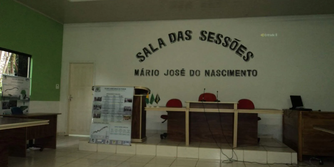 Câmara de Manoel Urbano aprova Lei que reduz salário das autoridades