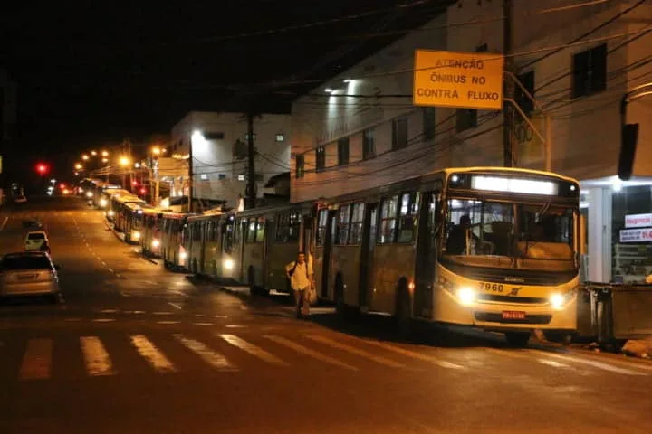 Por conta de liminar da Justiça do Trabalho, motoristas de ônibus da capital adiam paralisação