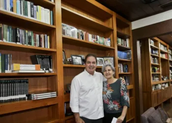 Tião Viana doa acervo pessoal de mil livros para Biblioteca Pública Estadual