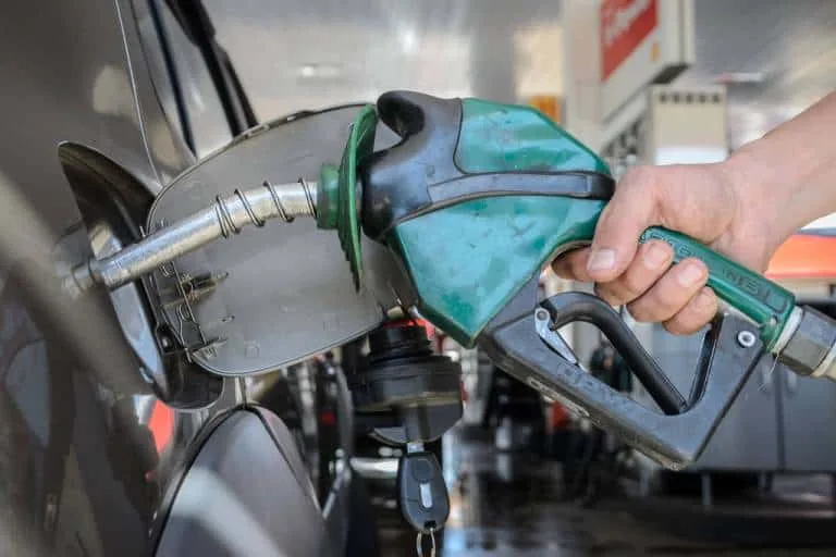 Postos seguram repasse da queda da gasolina e aumentam margem de lucro