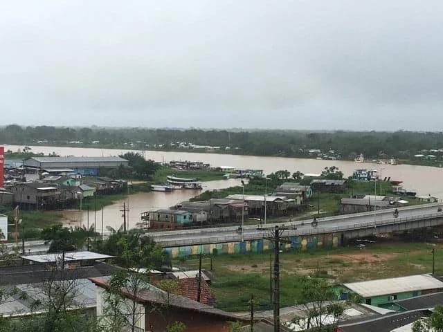 Rio Juruá sobe após chuvas esperadas para o mês inteiro caírem na região em 20 dias