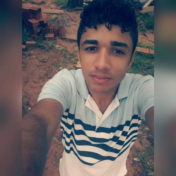 Mãe recebe vídeo de filho sendo assassinado e procura desesperadamente pelo corpo