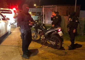 Foragido de presídio é recapturado com moto furtada da PM