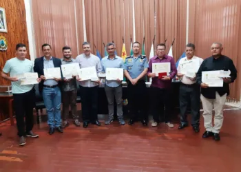Vereadores recebem homenagem da PM