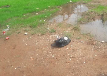 Gari encontra bebê morto em saco de lixo no bairro Seis de Agosto 2 FOTO/ REPRODUÇÃO WHATSAPP