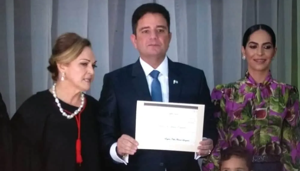 Diplomação de governador, senadores e deputados lota teatro da Ufac