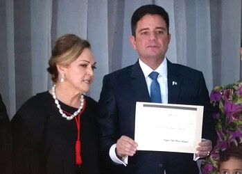 Diplomação de governador, senadores e deputados lota teatro da Ufac
