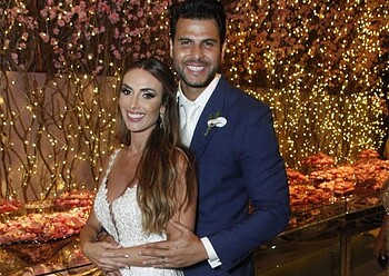 Nicole Bahls e Marcelo Bimbi se casam em cerimônia inspirada na realeza