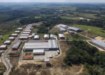 Produção industrial cai pelo 3º mês seguido e tem pior julho em 4 anos