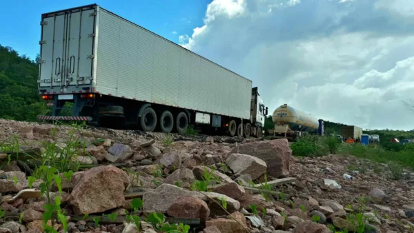 Articulação do Governo do Acre garantiu elevação de trechos da BR-364 afetados pelo Rio Madeira