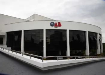 Juiz fixa honorários de advogados em 50 reais e causa protesto da OAB