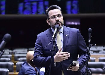 Alan Rick garante recursos no FNDE para escolas do Acre