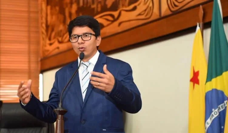 Jenilson Leite pede aos deputados estaduais que aprovem PEC em favor dos servidores da Eletroacre