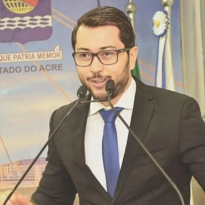 "Correta a decisão do governador eleito em convidar pessoas qualificadas para assumir as Secretarias", afirma Jarude