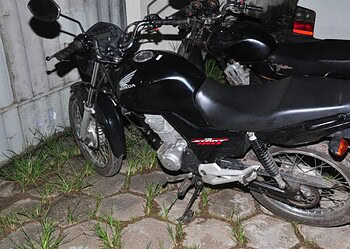 Polícia recupera moto roubada minutos após o assalto no bairro João Eduardo
