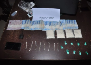 Polícia prende três homens e uma mulher acusados de tráfico de drogas
