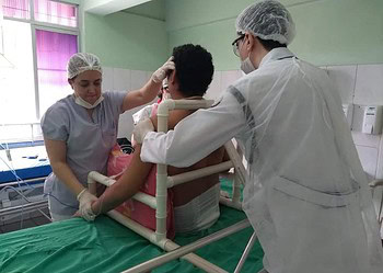 Fisioterapeuta cria equipamentos de PVC para auxiliar pacientes de hospital do Acre
