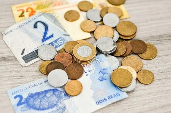 Mãe é obrigada a pagar dívida de drogas de filho após ameaças de criminosos