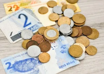 Mãe é obrigada a pagar dívida de drogas de filho após ameaças de criminosos