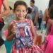 Crianças em tratamento contra o câncer recebem presentes de Natal
