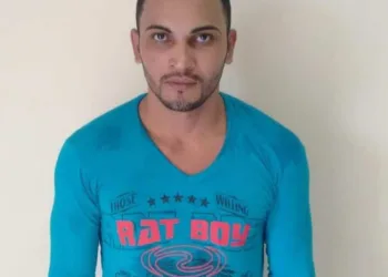 Homem que matou a mãe e vizinha é morto durante confronto policial