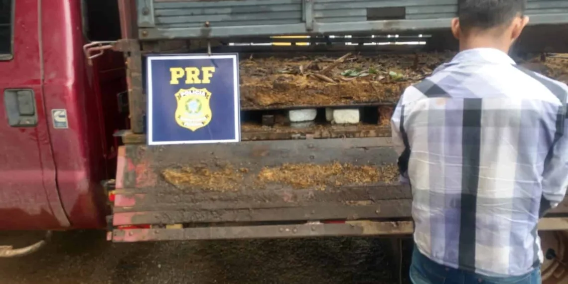 Homem é preso ao transportar mais de 20 quilos de cocaína em carroceria de caminhão  