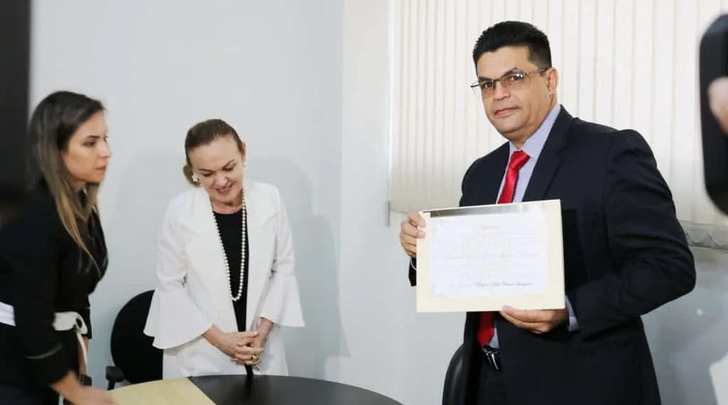 Manuel Marcos e Doutora Juliana são empossados, após liminar expedida pelo TSE
