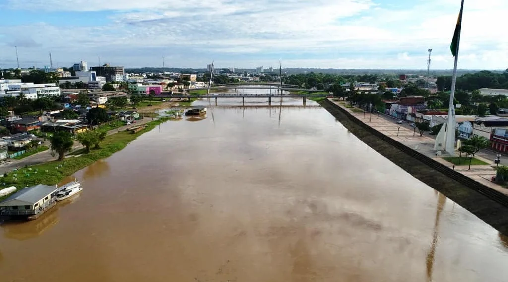 Rio Acre continua subindo e fica a menos de 30 cm da cota de alerta