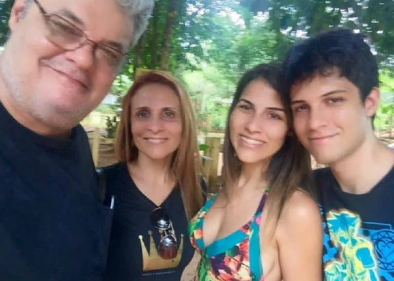 Família de médicos acreanos sofre acidente em estrada do Peru