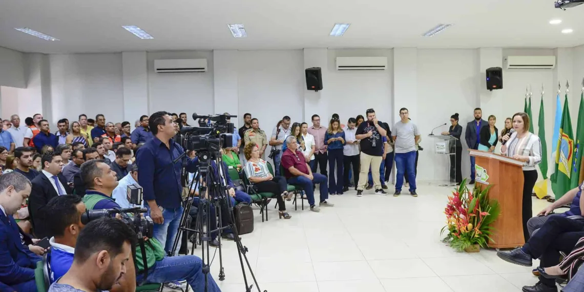 Prefeita Socorro Neri toma posse na presidência da Amac