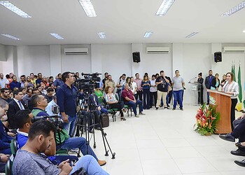 Prefeita Socorro Neri toma posse na presidência da Amac