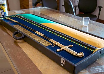 Espada ‘Plácido de Castro’ é encontrada abandonada no Memorial dos Autonomistas