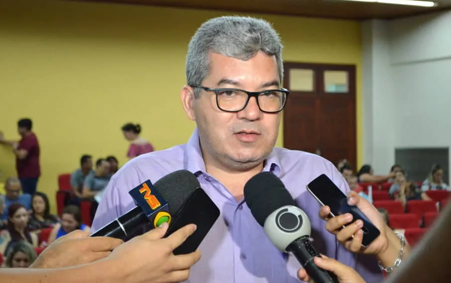 Secretário de Educação apresenta novas diretrizes da pasta a gestores da capital