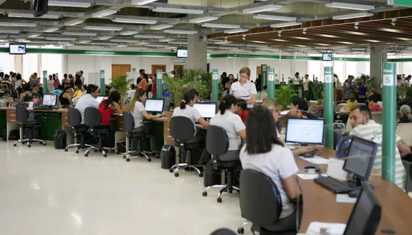 Governo aumenta carga horária de servidores da OCA e dá aumento salarial