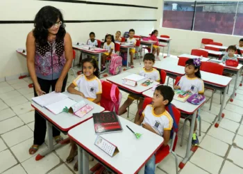 Prefeitura adquire material escolar para os educandos da rede municipal