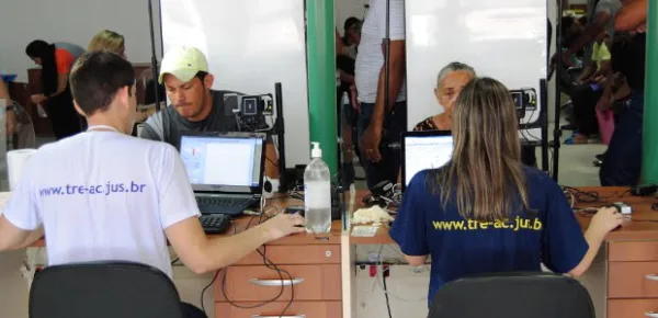 Eleitor que deixou de votar e justificar ausência deve regularizar situação