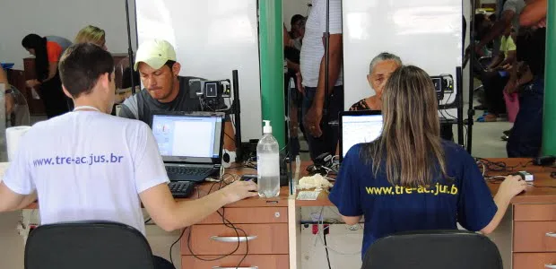 Eleitor que deixou de votar e justificar ausência deve regularizar situação