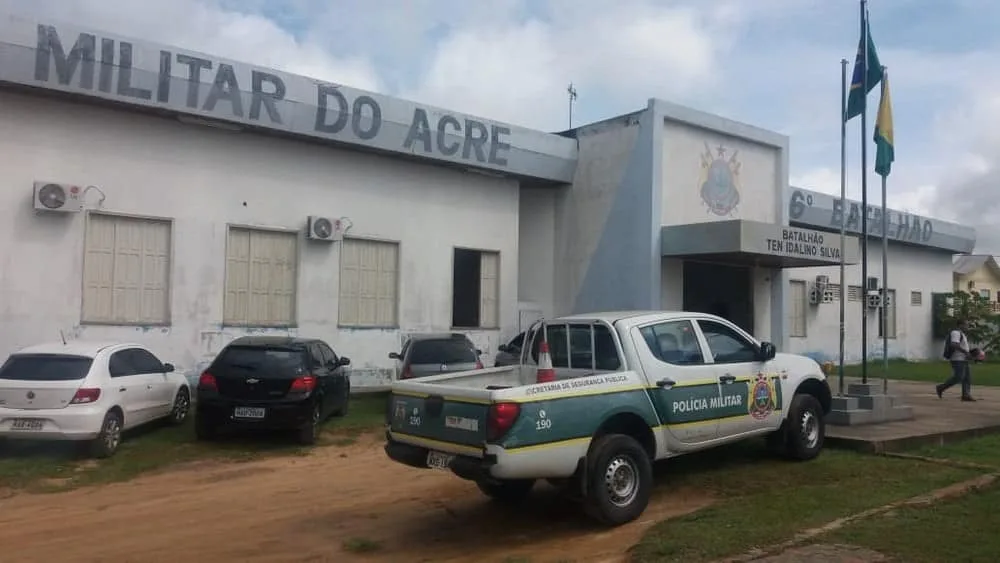Policial que reagiu a assalto e baleou suspeito no AC agiu em legítima defesa, diz PM